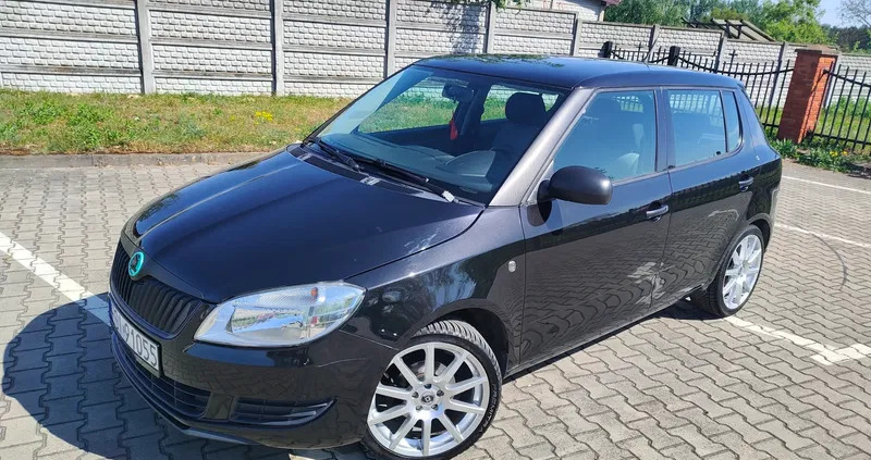 samochody osobowe Skoda Fabia cena 16800 przebieg: 162000, rok produkcji 2011 z Sieradz